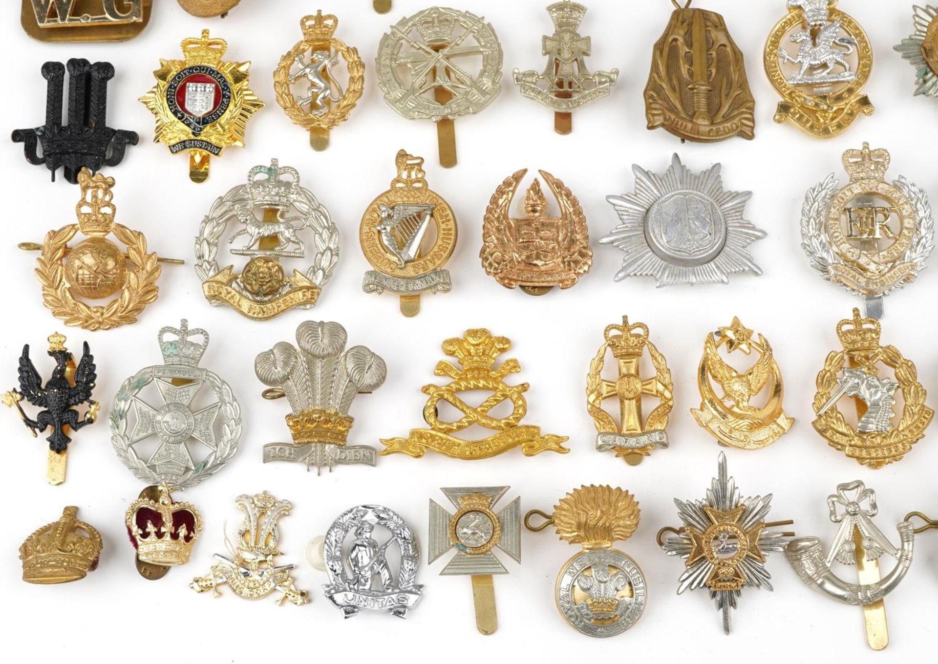 Collection of military interest cap badges, some Staybrite including RAF, Gurkha Transport - Image 4 of 10