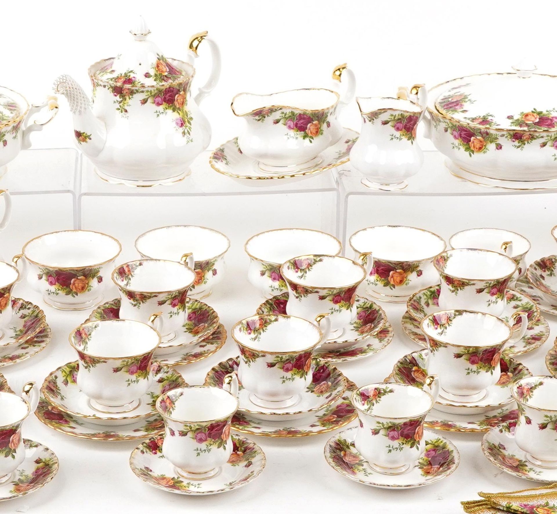 Royal Albert Old Country Roses dinner and teaware including teapot, lidded tureen, dinner plates and - Image 3 of 5