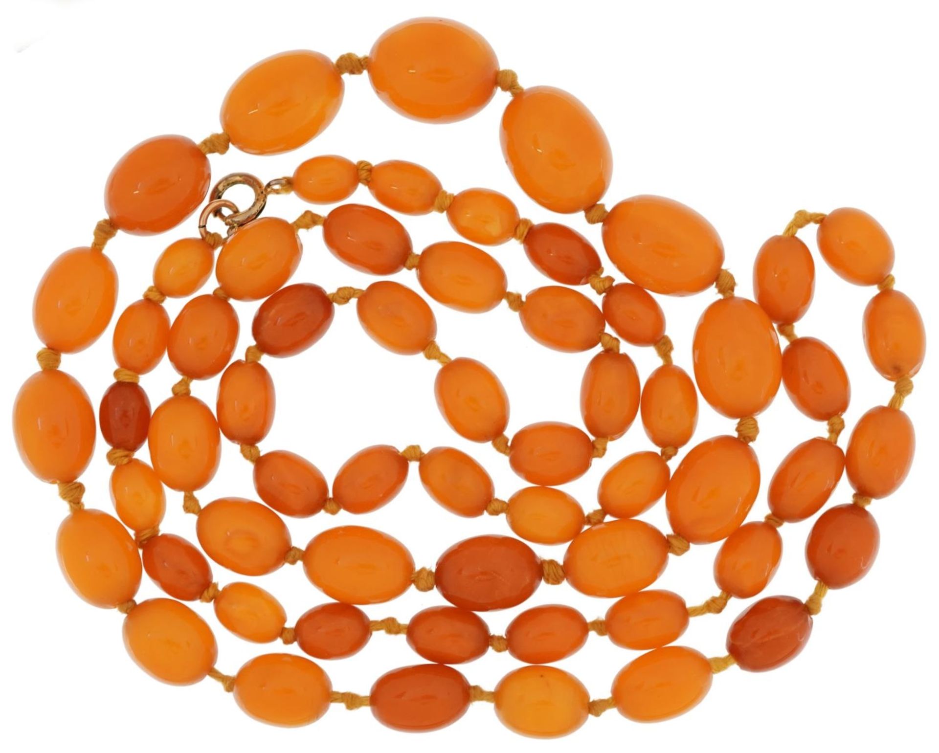 Butterscotch amber coloured graduated bead necklace, the largest bead approximately 19mm x 15mm, - Image 3 of 3