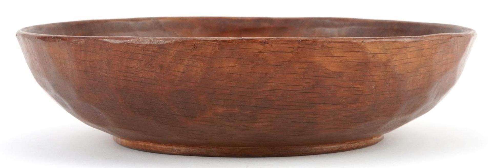 Robert Mouseman Thompson, adzed oak fruit bowl with signature mouse, 26cm in diameter - Image 3 of 4