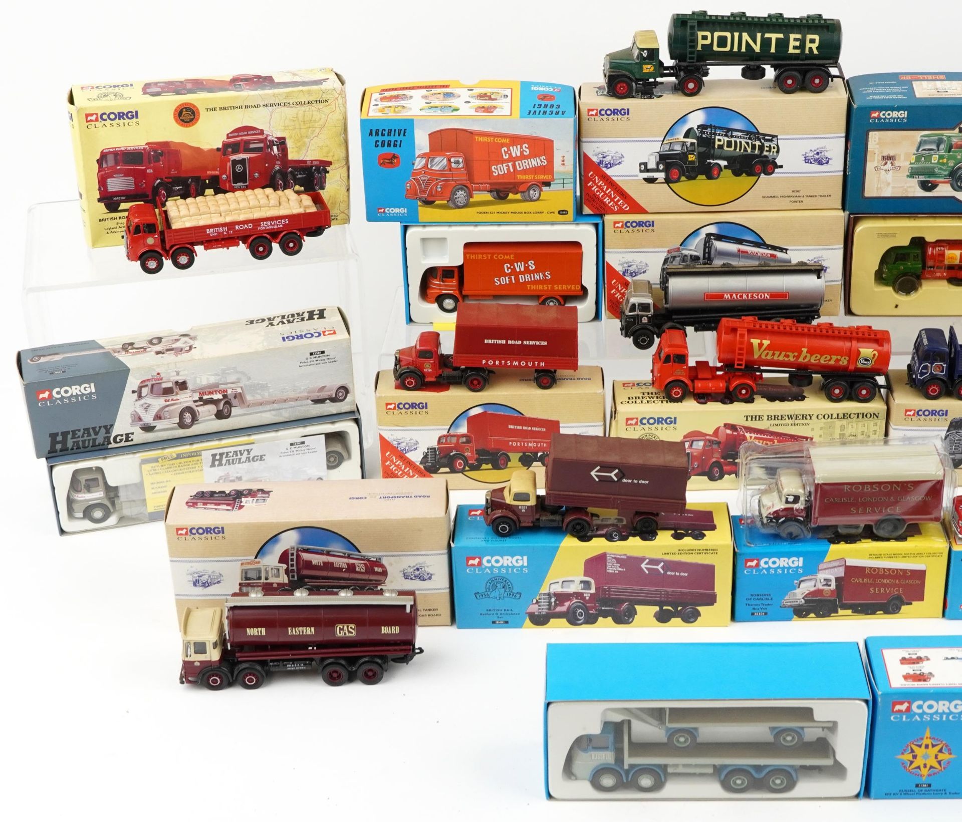 Corgi diecast model vehicles with boxes including flatbed lorries, Gulf oil tanker and Shell oil - Bild 2 aus 3