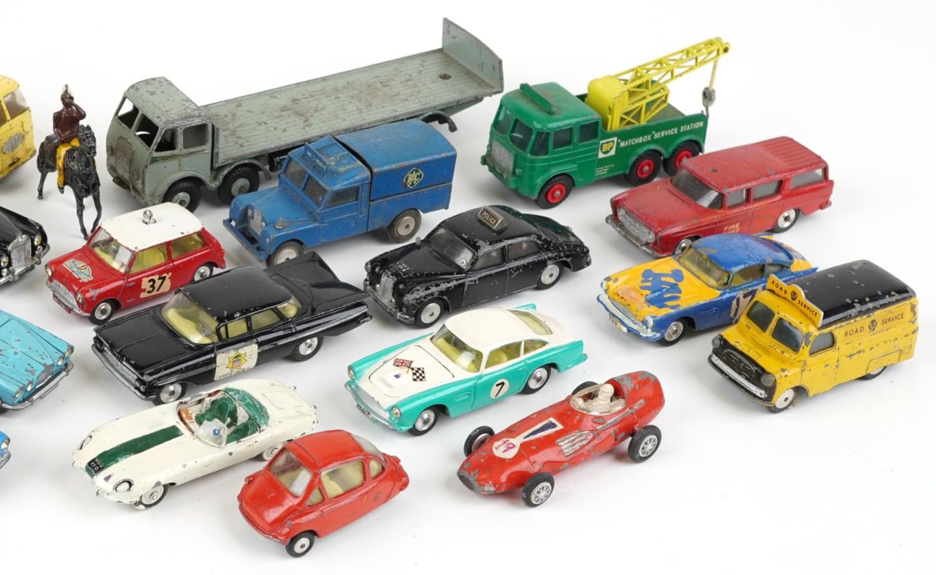 Vintage diecast vehicles including Corgi Toys and Dinky Super Toys - Bild 3 aus 3