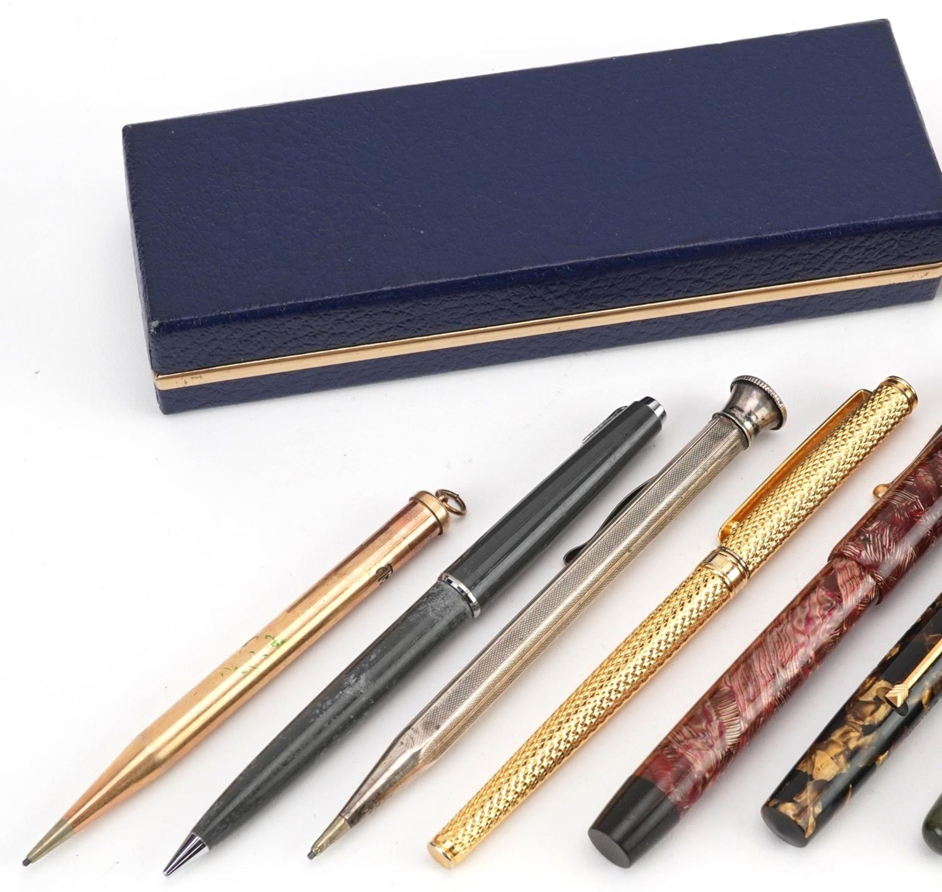 Vintage and later pens and pencils including red marbleised Parker Victory, brown marbleised - Image 2 of 4