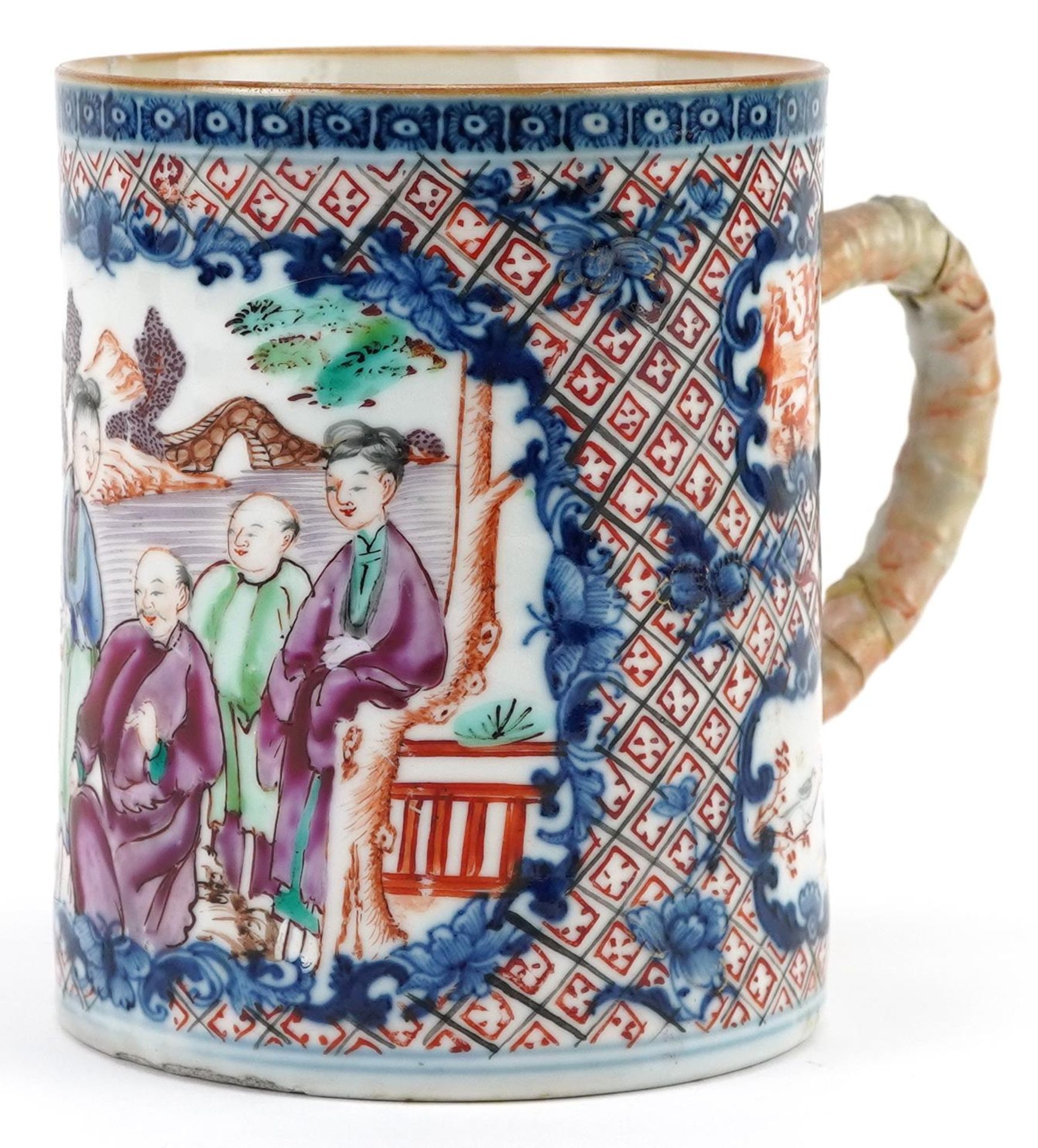 Chinese Mandarin porcelain tankard hand painted in the famille rose palette with figures in a palace