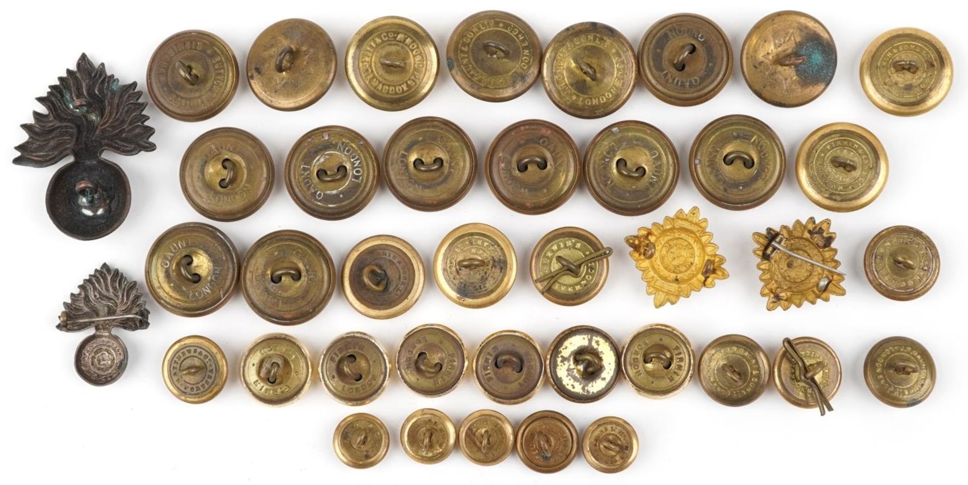 Collection of Victorian and later British and naval interest buttons including Royal Army Service - Image 4 of 6