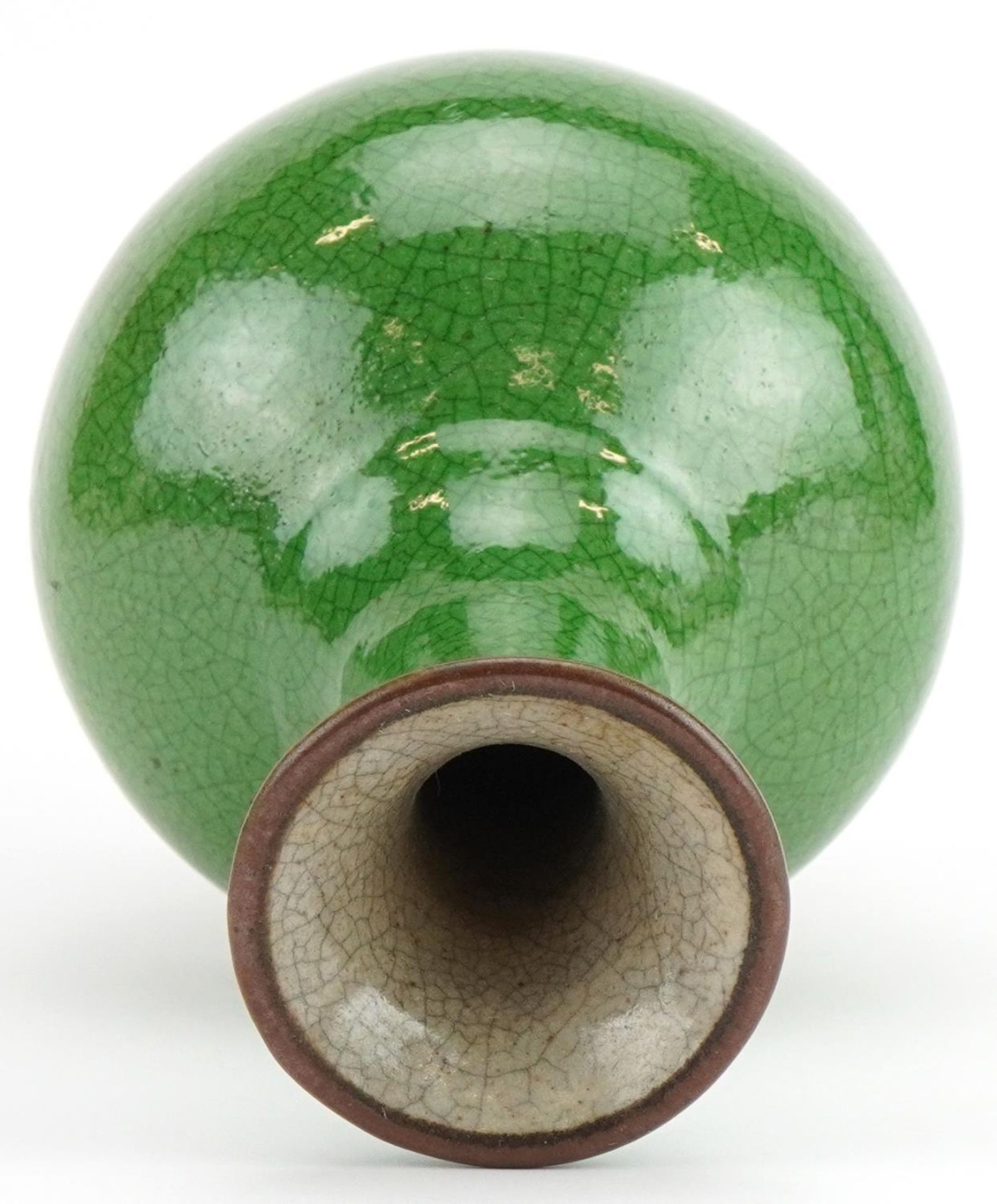 Chinese Ge ware type porcelain vase having a green crackle glaze, 22cm high - Bild 5 aus 6