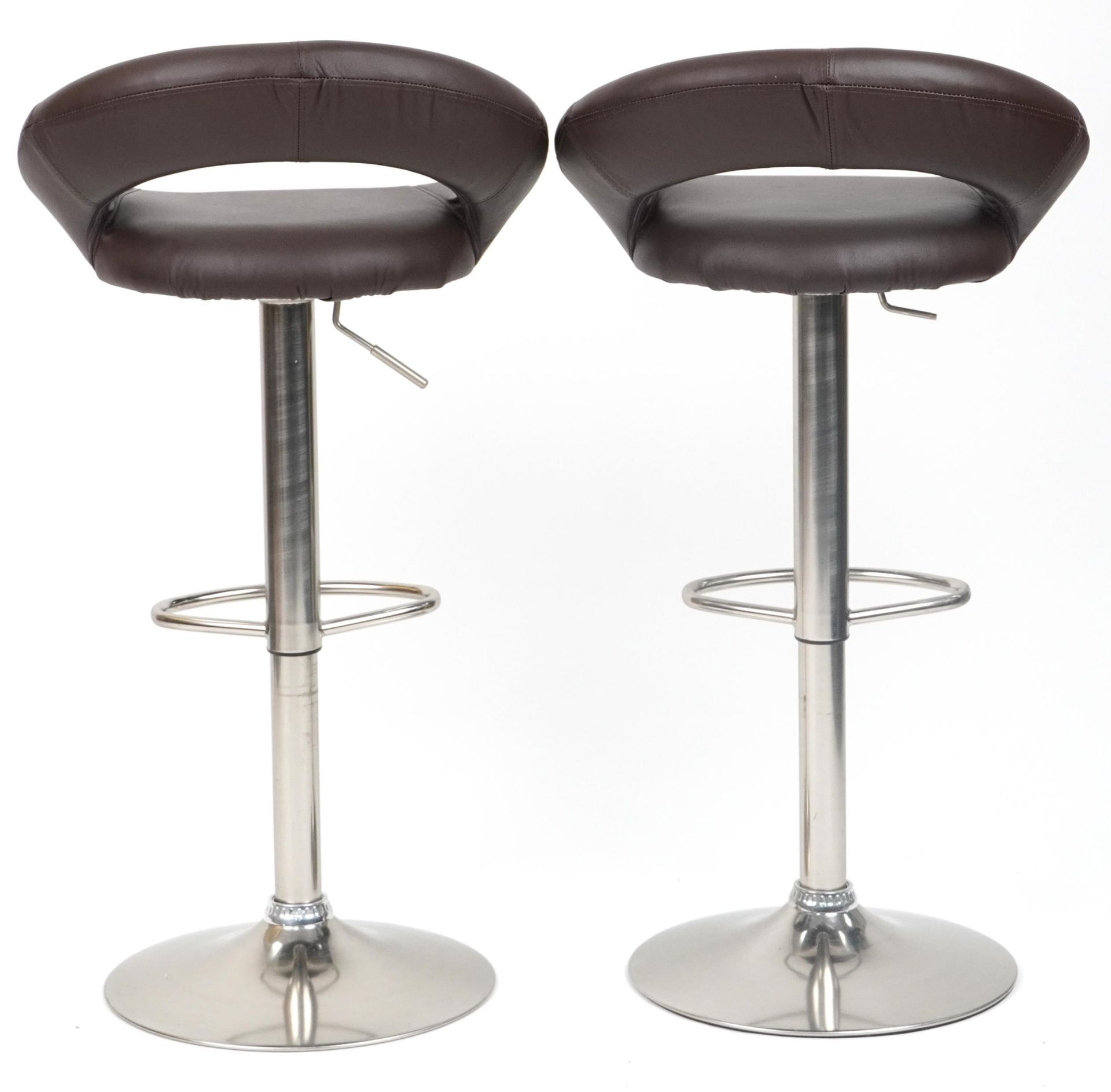 Contemporary chrome breakfast table with circular glass top and pair of adjustable stools with brown - Image 7 of 7