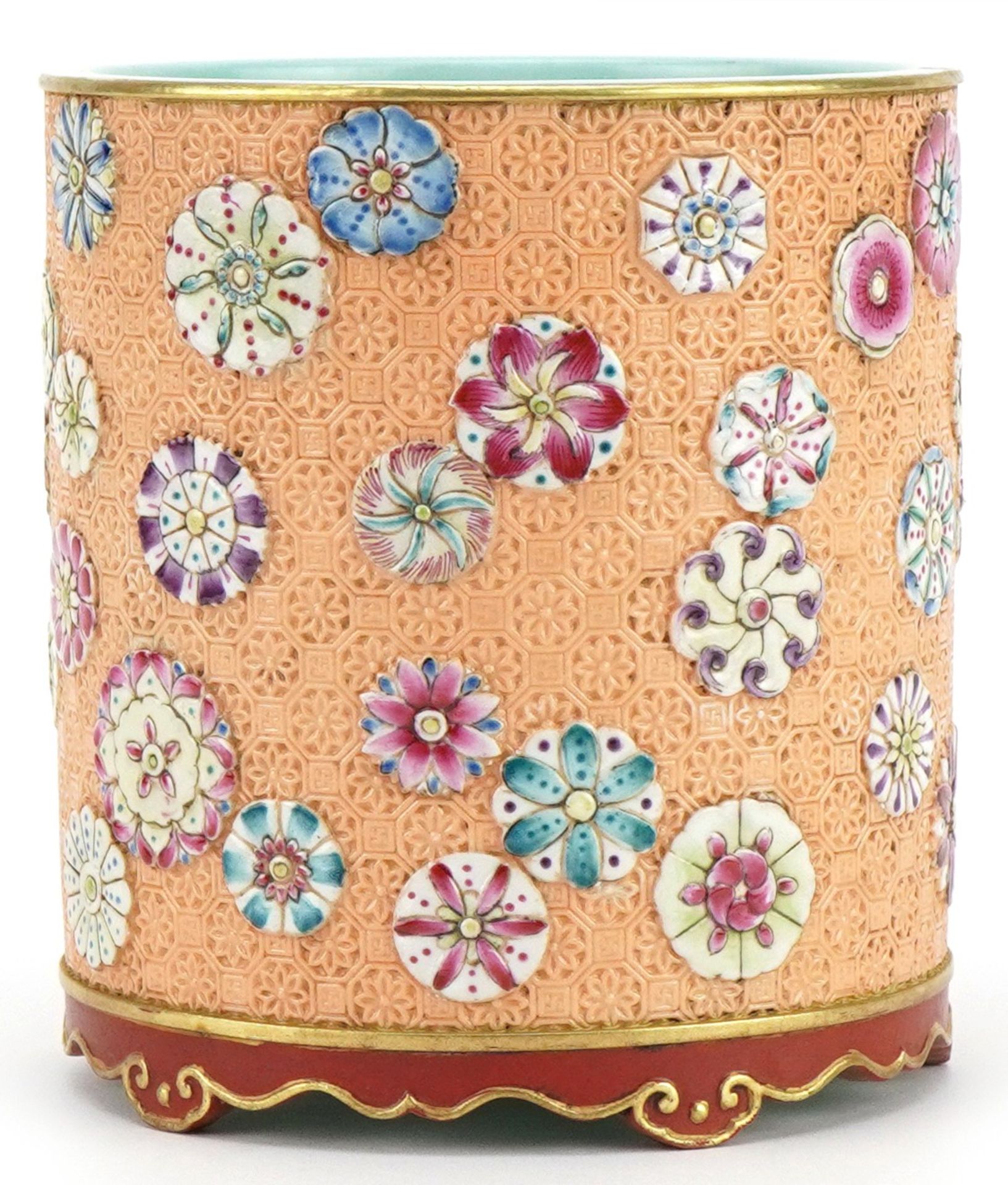 Chinese porcelain cylindrical brush pot hand painted in the famille rose palette and decorated in - Bild 3 aus 10