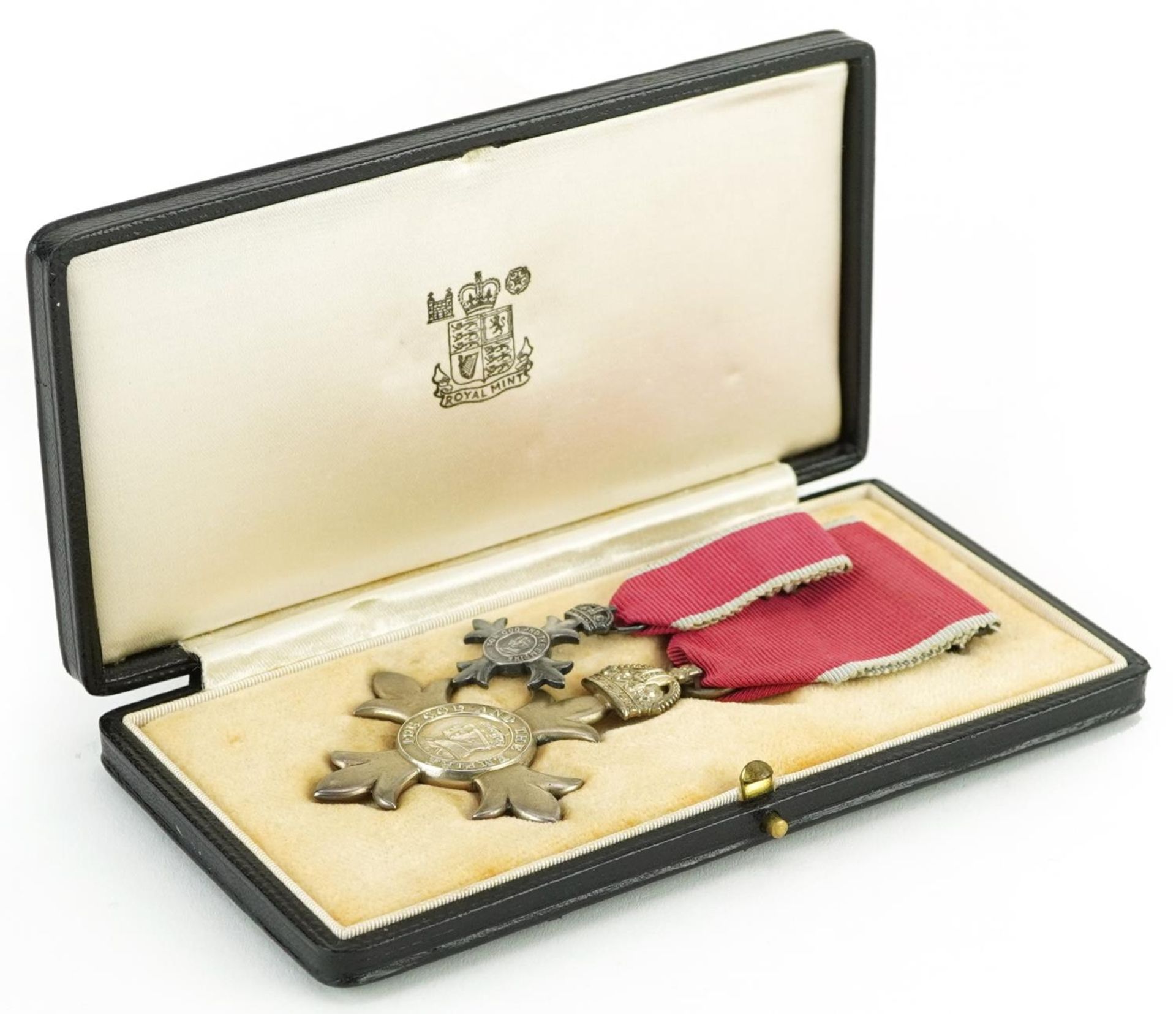 Military interest George V MBE with dress medal housed in a tooled leather Royal Mint case - Bild 2 aus 5