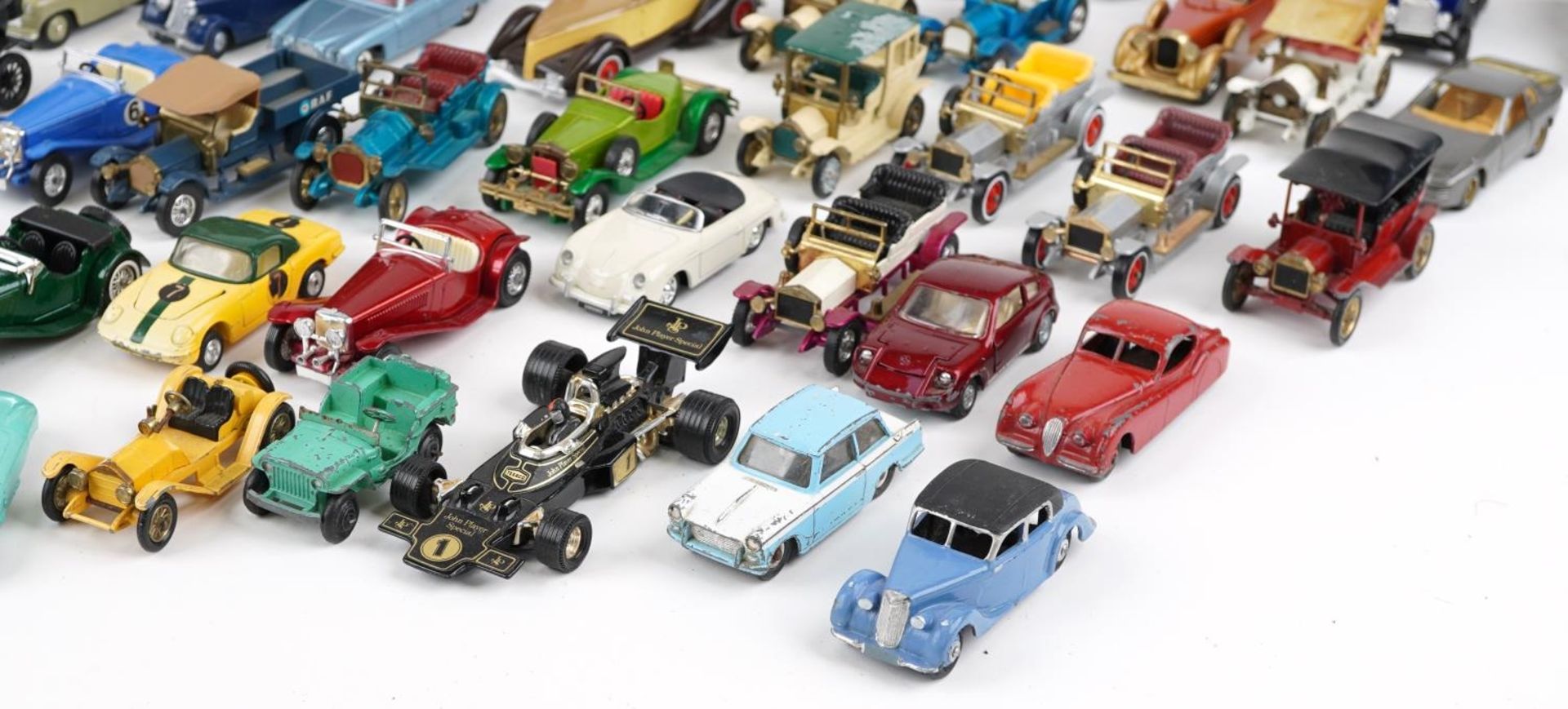 Large collection of vintage and later predominantly diecast vehicles, some with boxes, including - Bild 7 aus 7
