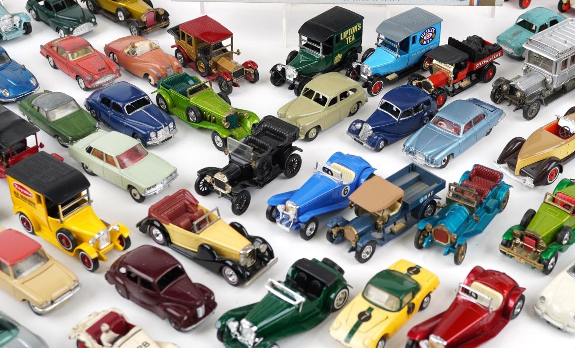 Large collection of vintage and later predominantly diecast vehicles, some with boxes, including - Image 4 of 7