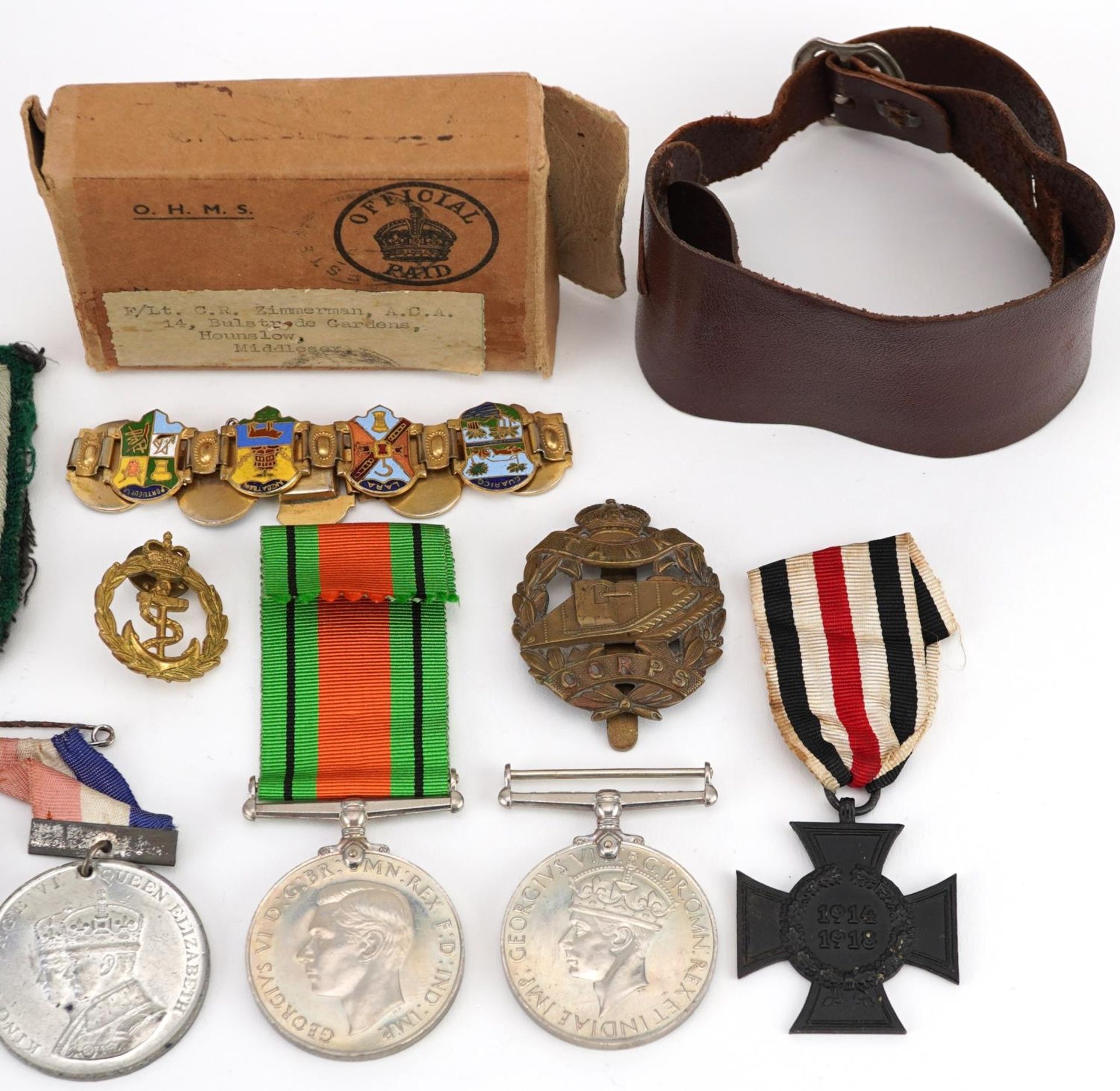 British and German militaria including cross medal, Tank Corps cap badge, two World War II medals - Bild 3 aus 4