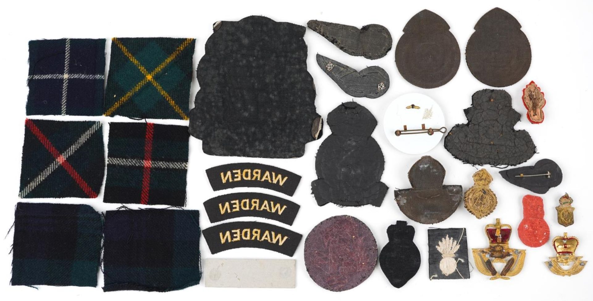 Military interest cloth badges and shoulder titles including Air Gunner and Warden - Bild 4 aus 6