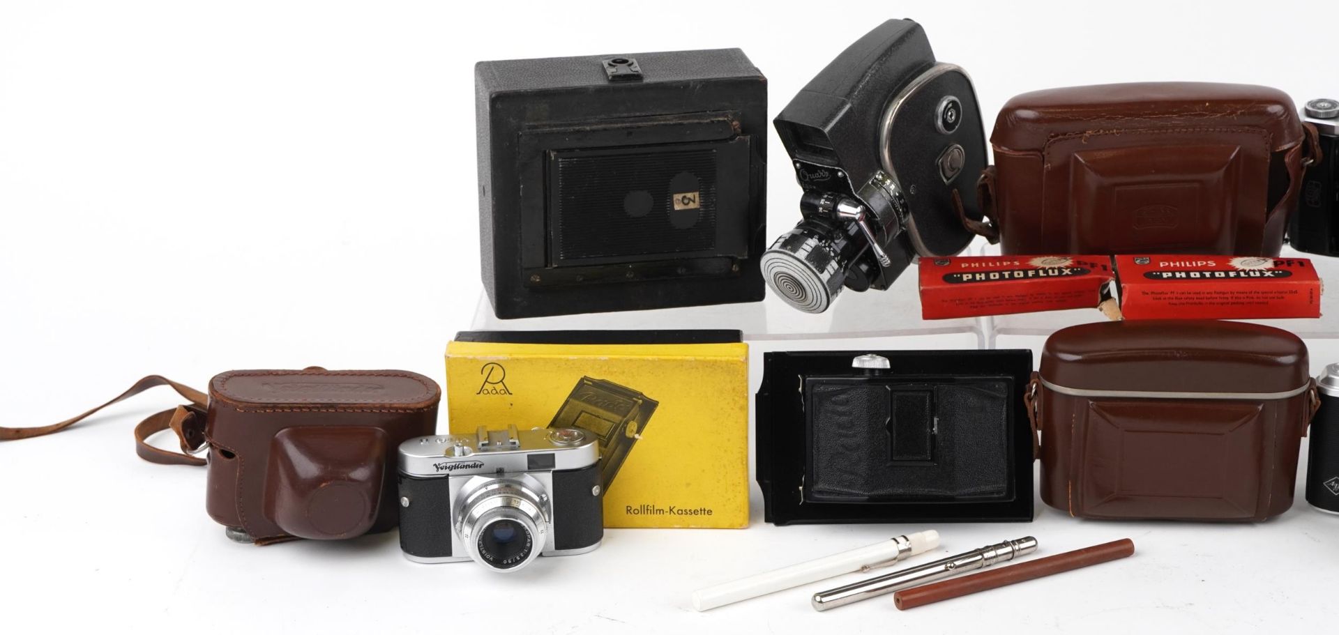 Vintage cameras and accessories including Zeiss Ikon, AGFA Isolette and Voigtlander - Bild 2 aus 3