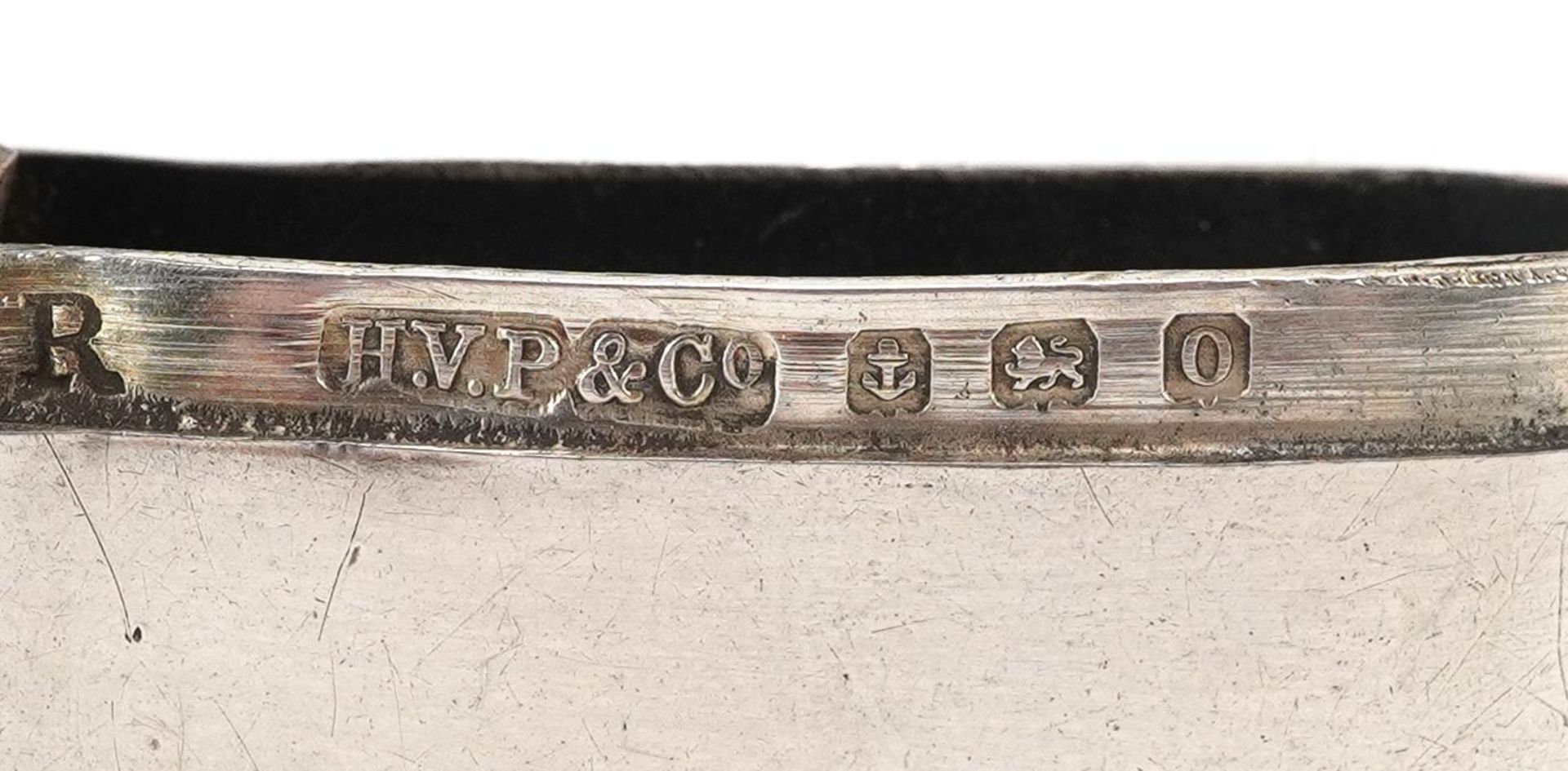 H V Pithey & Co, George V silver vesta, Birmingham 1913, 4.5cm wide, 36.5g - Image 4 of 4