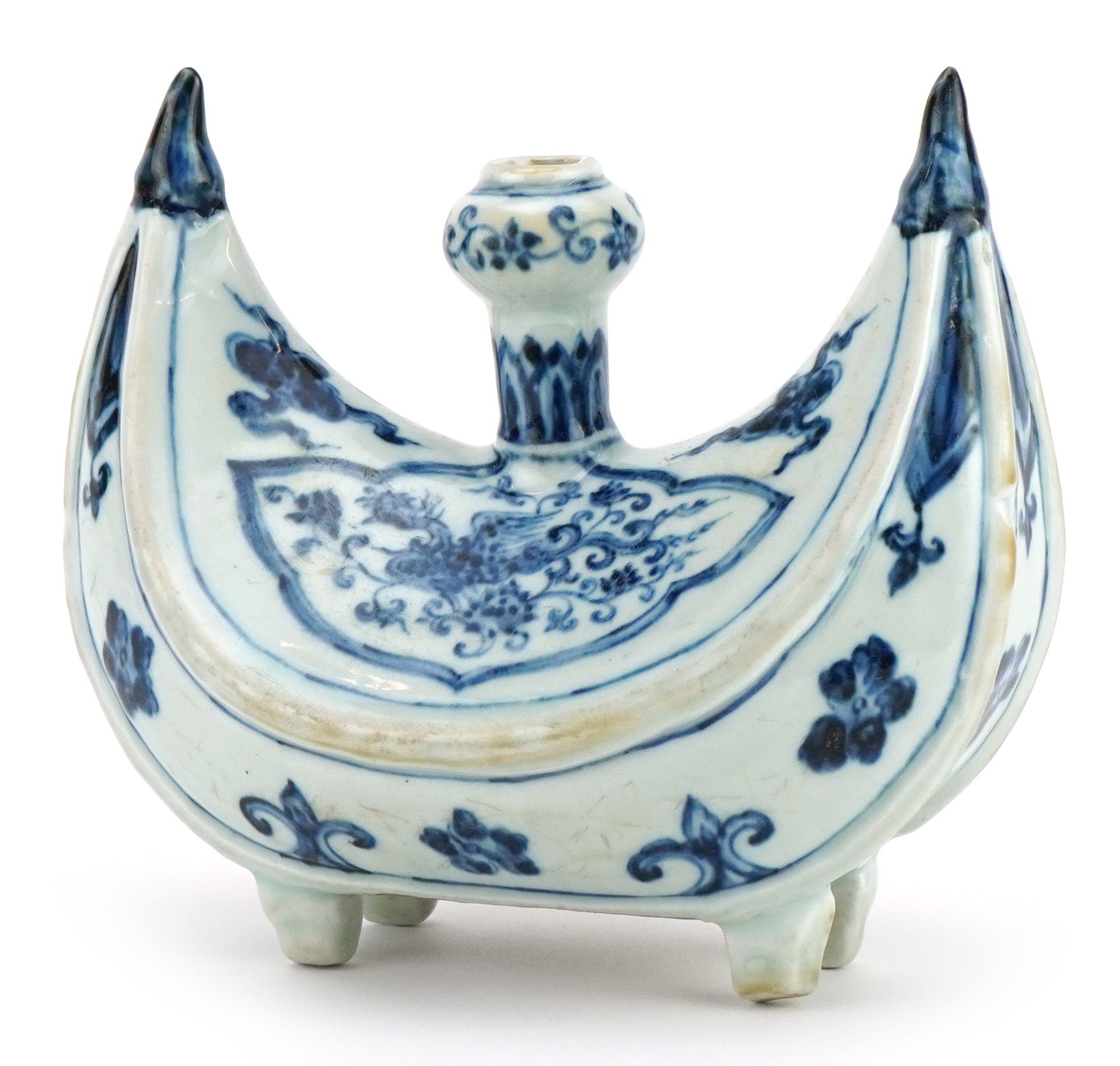 Chinese Islamic blue and white porcelain four footed candle holder hand painted with flowers, 20cm