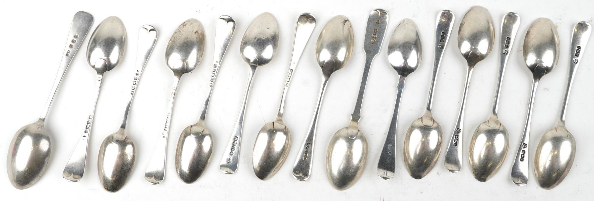 Fifteen Georgian and later silver teaspoons, the largest 14.5cm in length, total 306.5g - Image 4 of 6