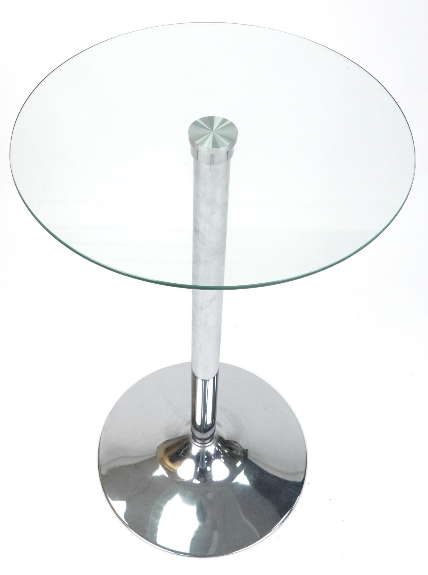 Contemporary chrome breakfast table with circular glass top and pair of adjustable stools with brown - Image 3 of 7