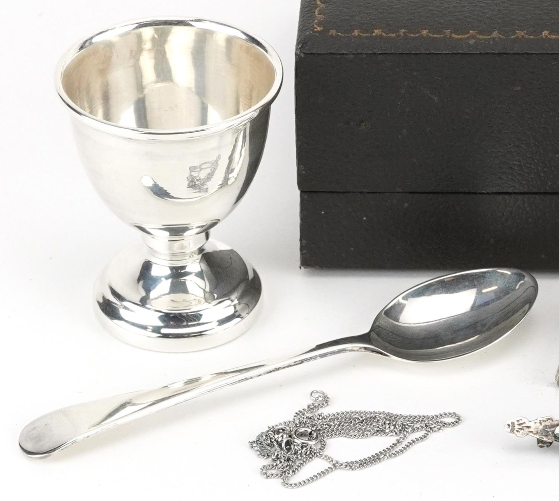 Victorian and later silver and white metal jewellery and a silver christening eggcup and spoon - Image 3 of 8