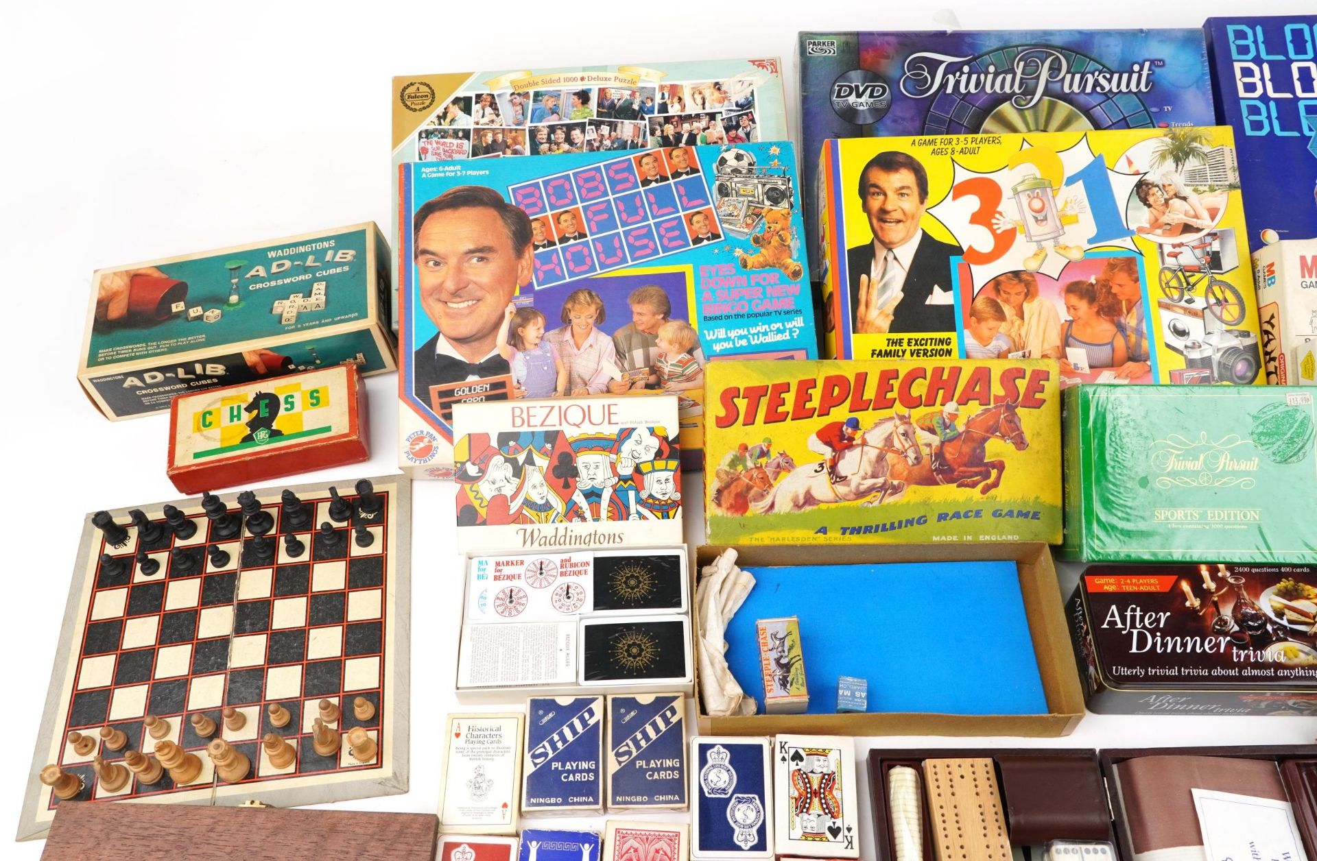 Vintage and later board games including Monopoly, Cluedo, playing cards and Trivial Pursuit - Image 6 of 10