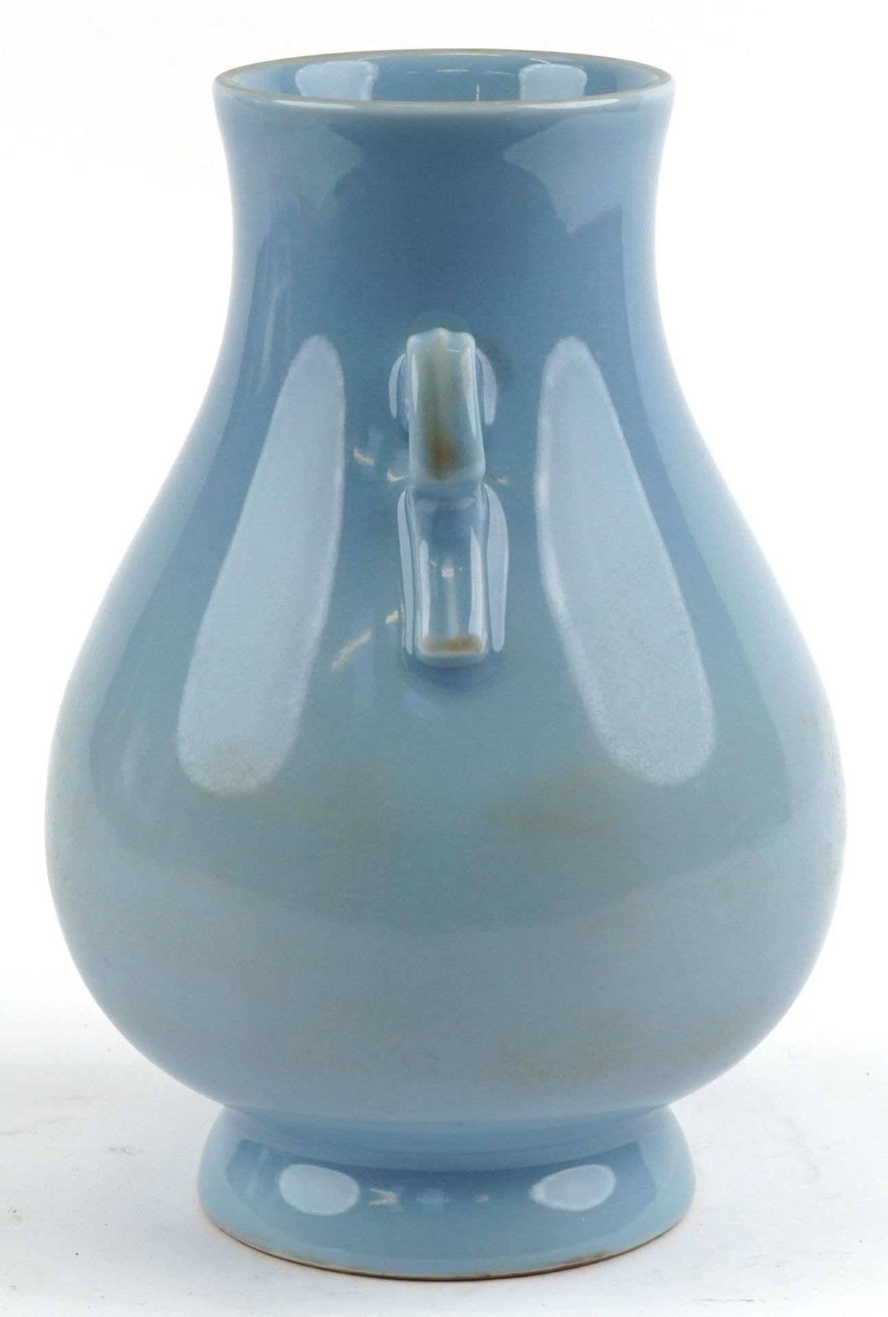 Large Chinese porcelain vase having a clair de lune type glaze with twin handles, six figure - Bild 2 aus 7
