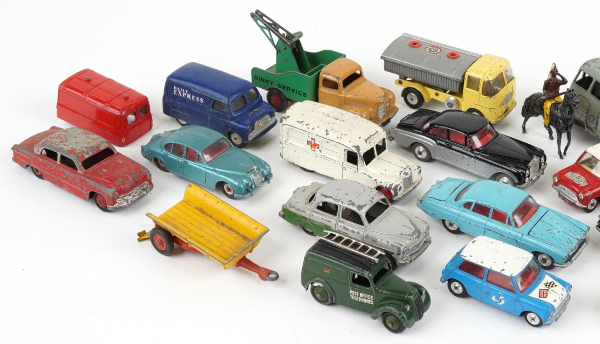 Vintage diecast vehicles including Corgi Toys and Dinky Super Toys - Bild 2 aus 3