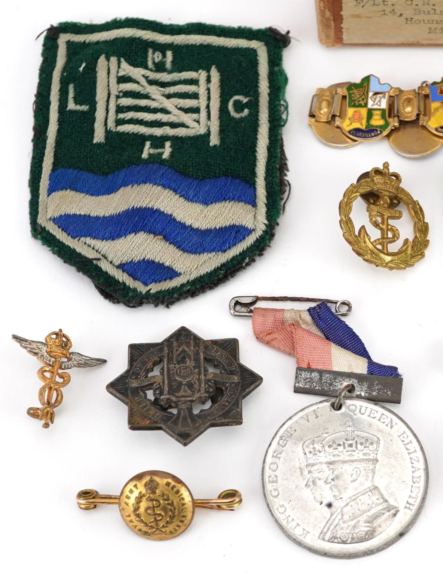 British and German militaria including cross medal, Tank Corps cap badge, two World War II medals - Bild 2 aus 4