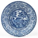 Chinese blue and white porcelain plate decorated with flowers, 23cm in diameter
