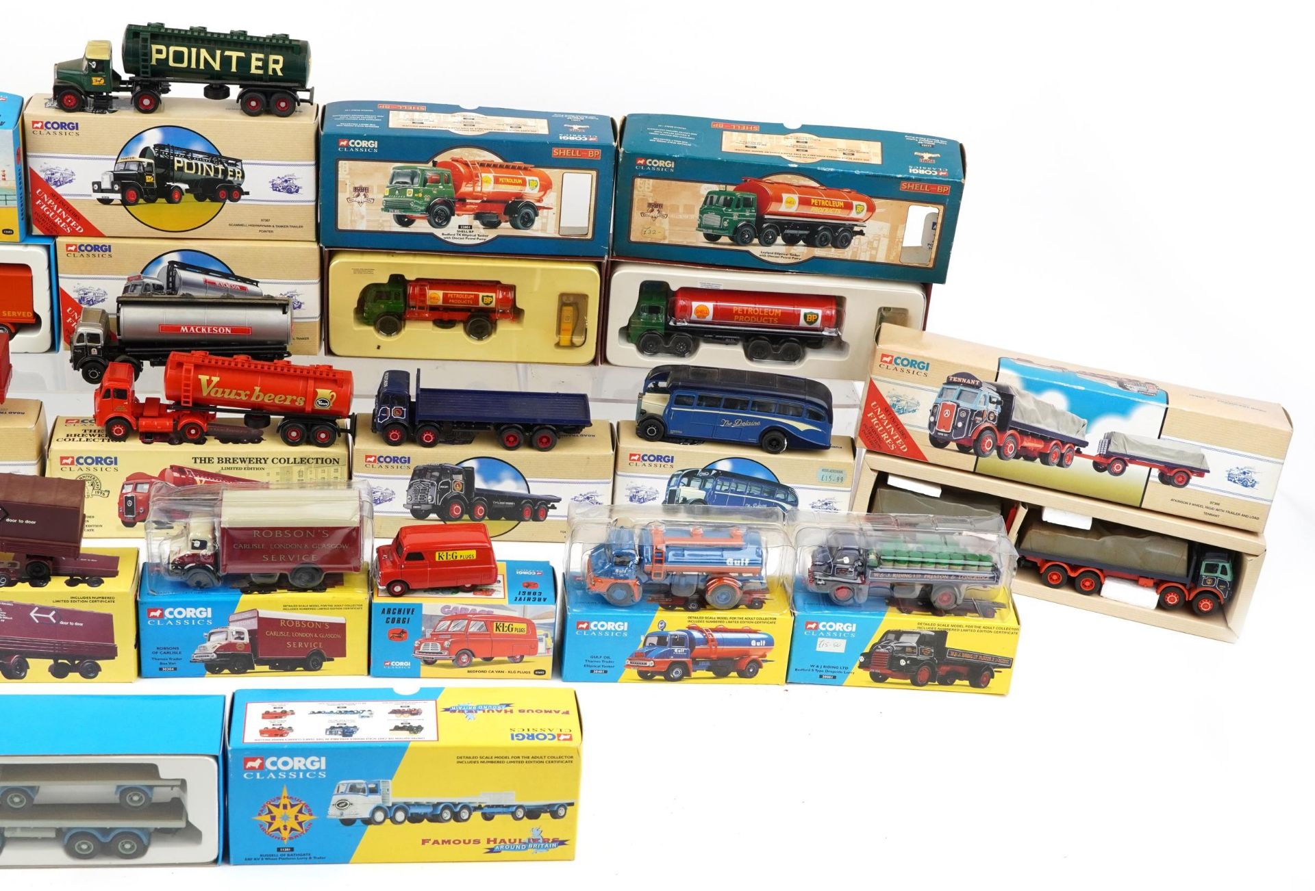 Corgi diecast model vehicles with boxes including flatbed lorries, Gulf oil tanker and Shell oil - Bild 3 aus 3