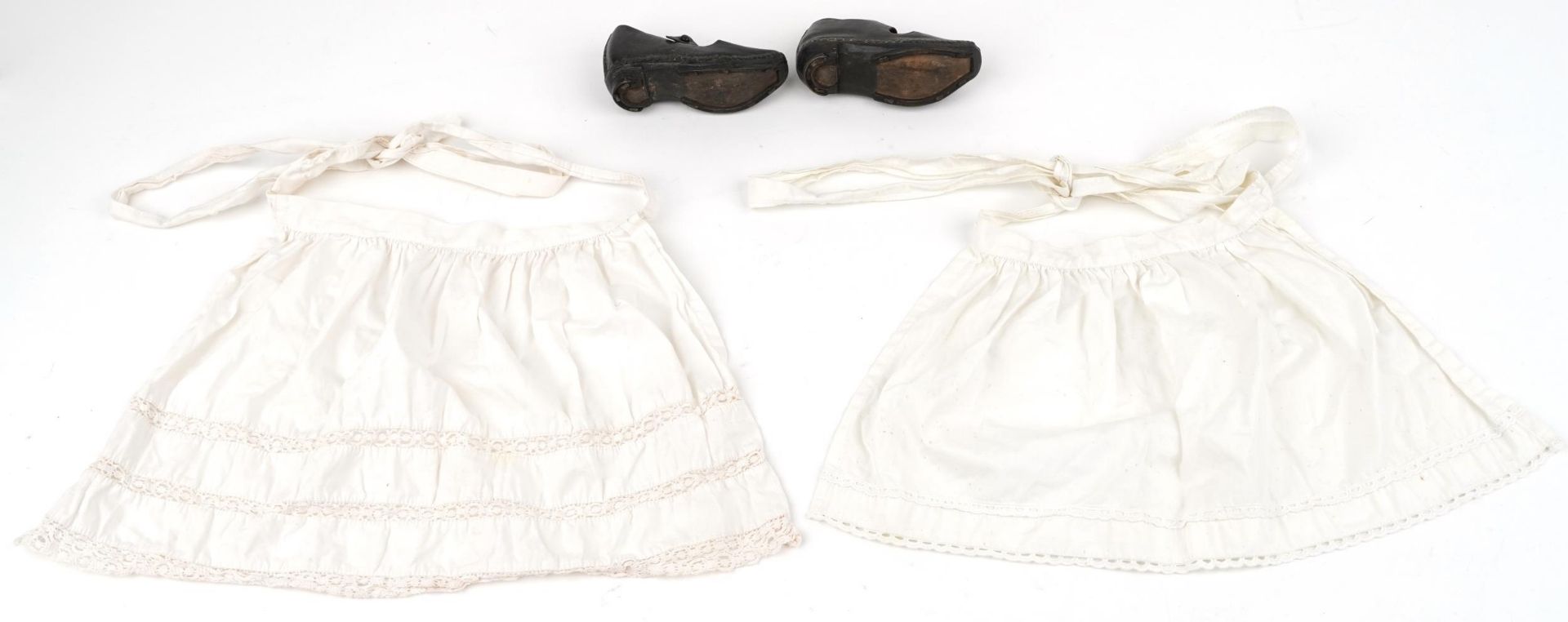 Pair of Victorian leather child's shoes and two aprons - Image 4 of 4