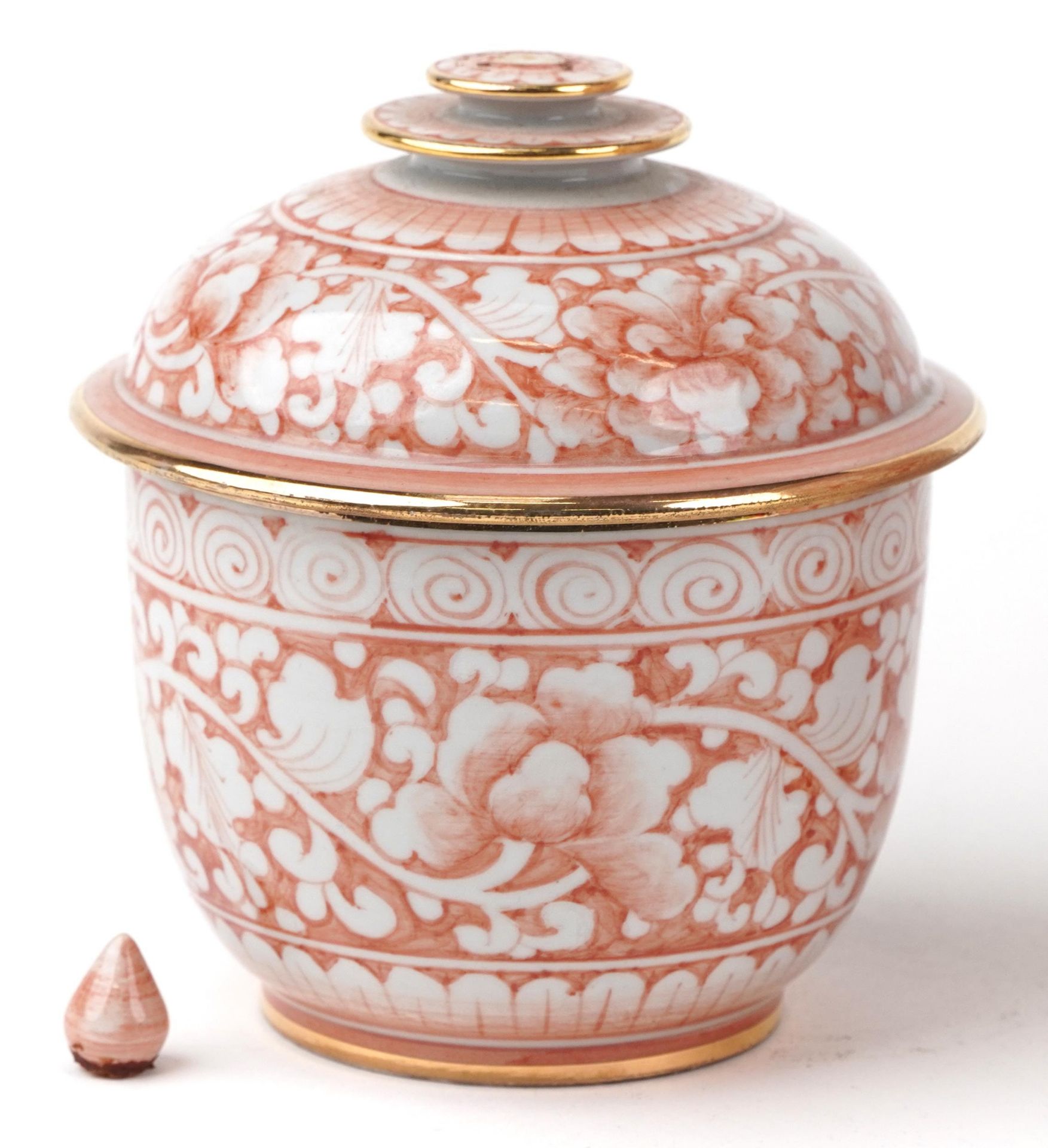 Thai porcelain including a large baluster jar and cover hand painted with cranes amongst water and - Bild 5 aus 7