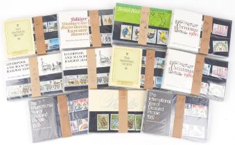 Collection of Royal Mint presentation packs, various genres and denominations