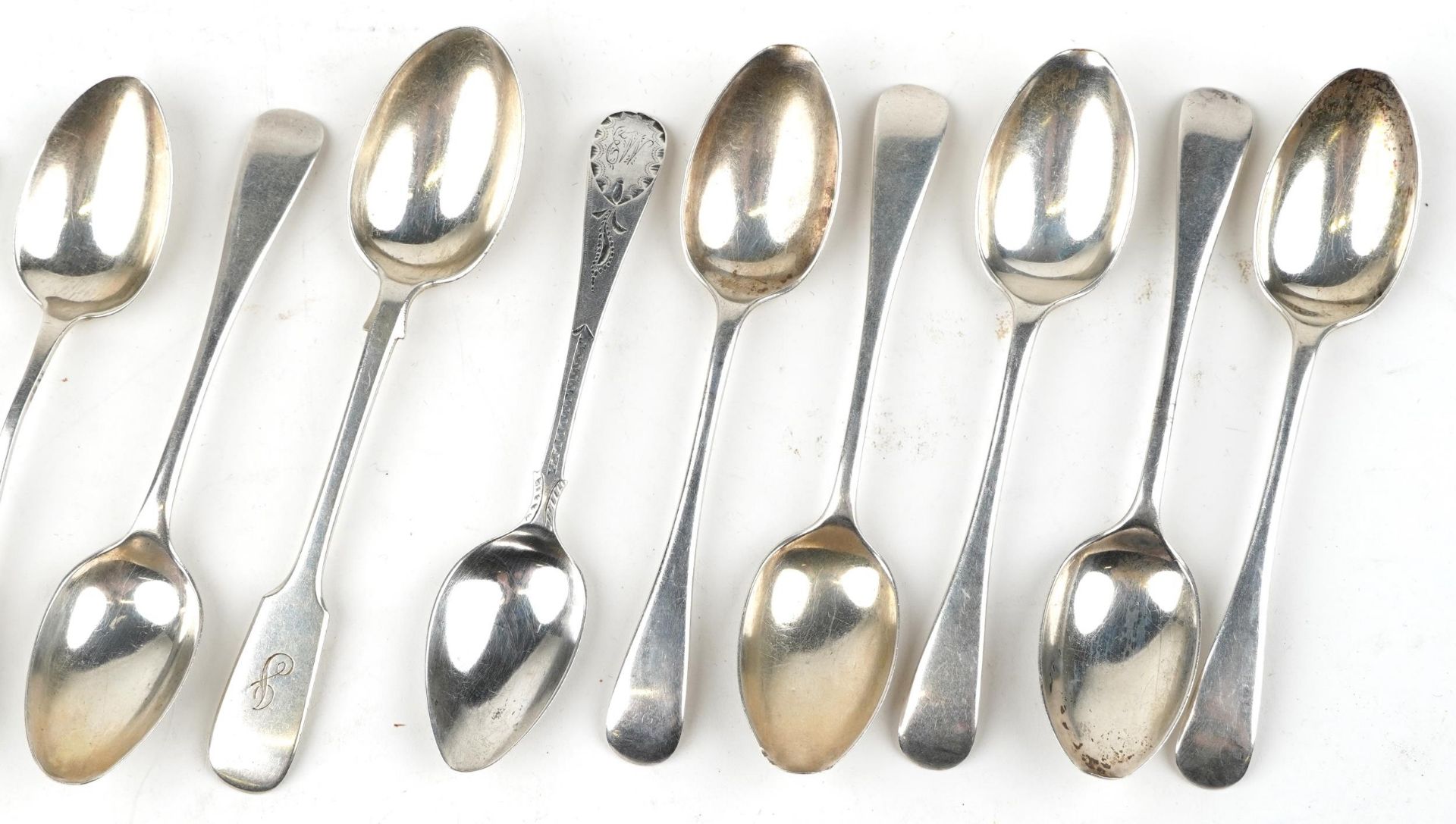 Fifteen Georgian and later silver teaspoons, the largest 14.5cm in length, total 306.5g - Image 3 of 6