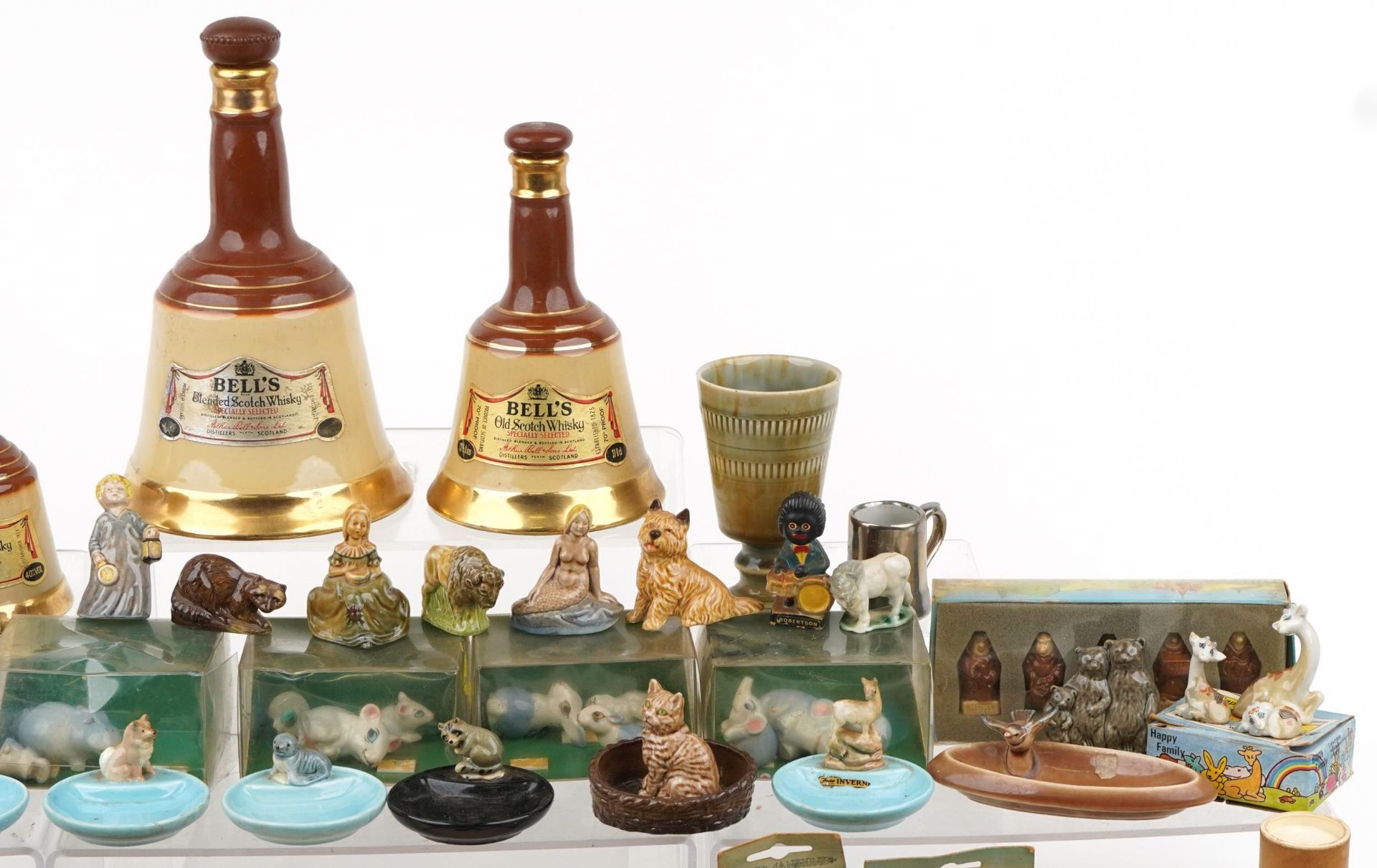 Large collection of vintage Wade Collectables including Whimsies, NatWest piggy banks and Bell's - Bild 3 aus 6