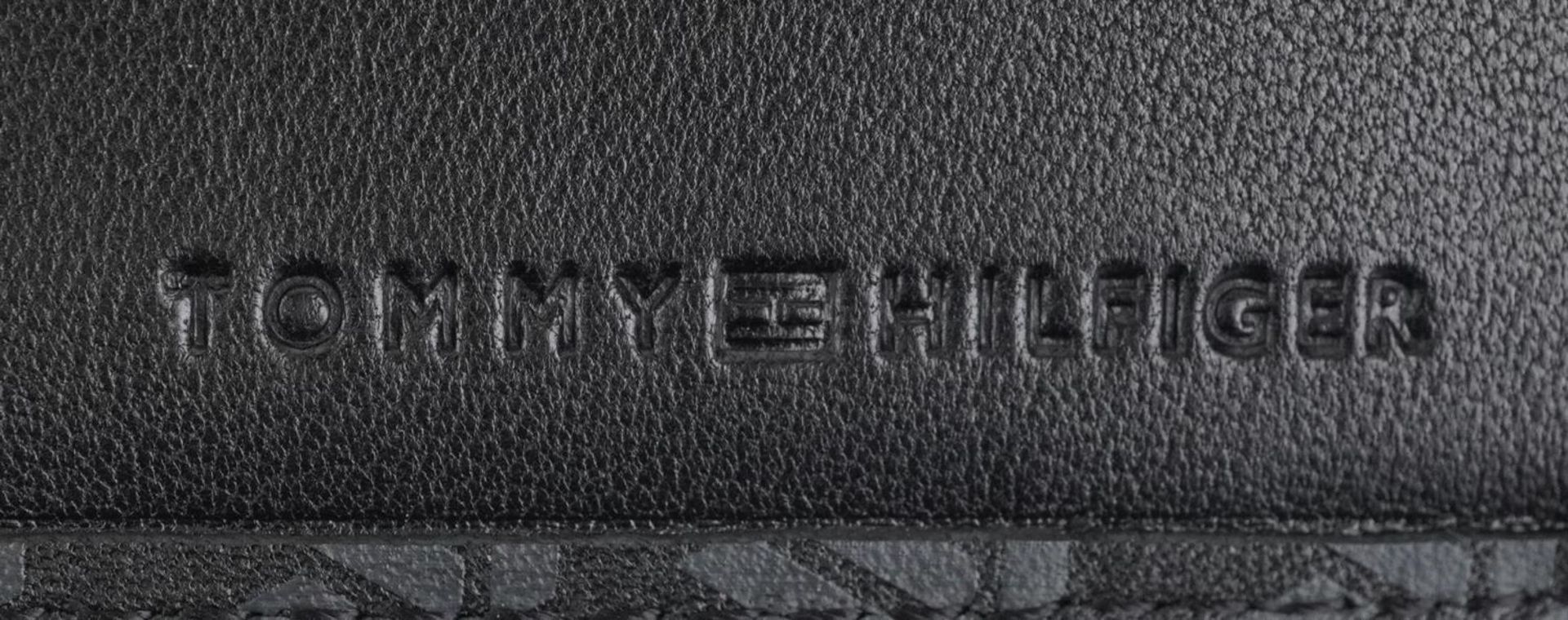 Gentlemen's Tommy Hilfiger monogrammed wallet and Hugo Boss belt with boxes, both as new - Bild 2 aus 3