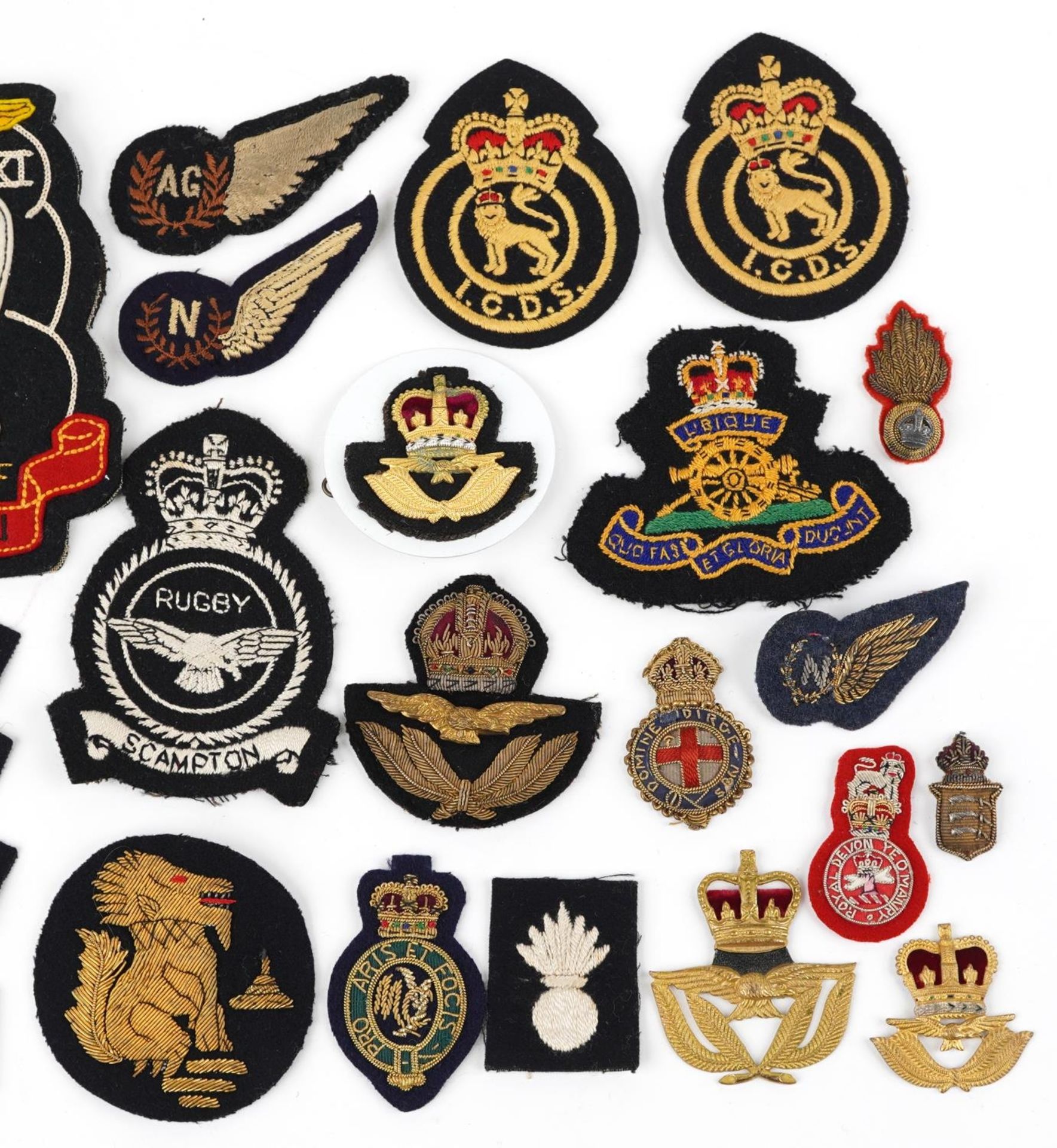 Military interest cloth badges and shoulder titles including Air Gunner and Warden - Bild 3 aus 6