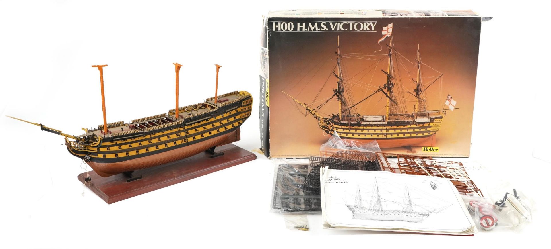 Two Heller model boats with boxes comprising HMS Victory and Le Soleil Royal - Bild 2 aus 5