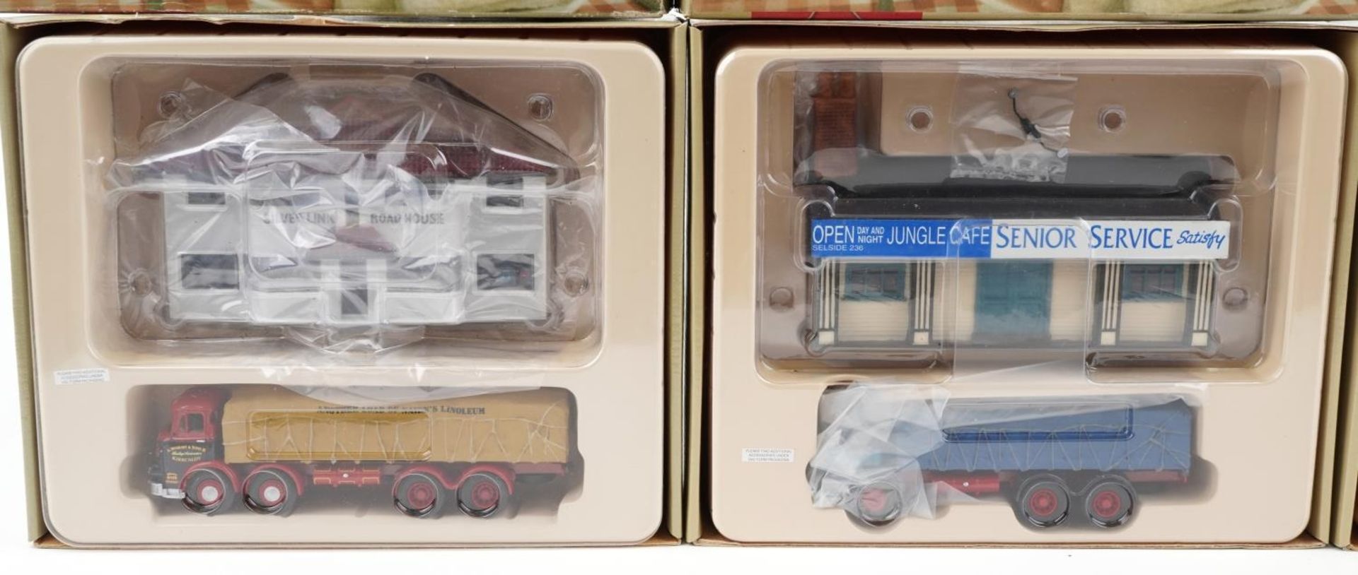 Three Corgi Cafe Connection diecast model sets, two with dioramas - Bild 2 aus 3
