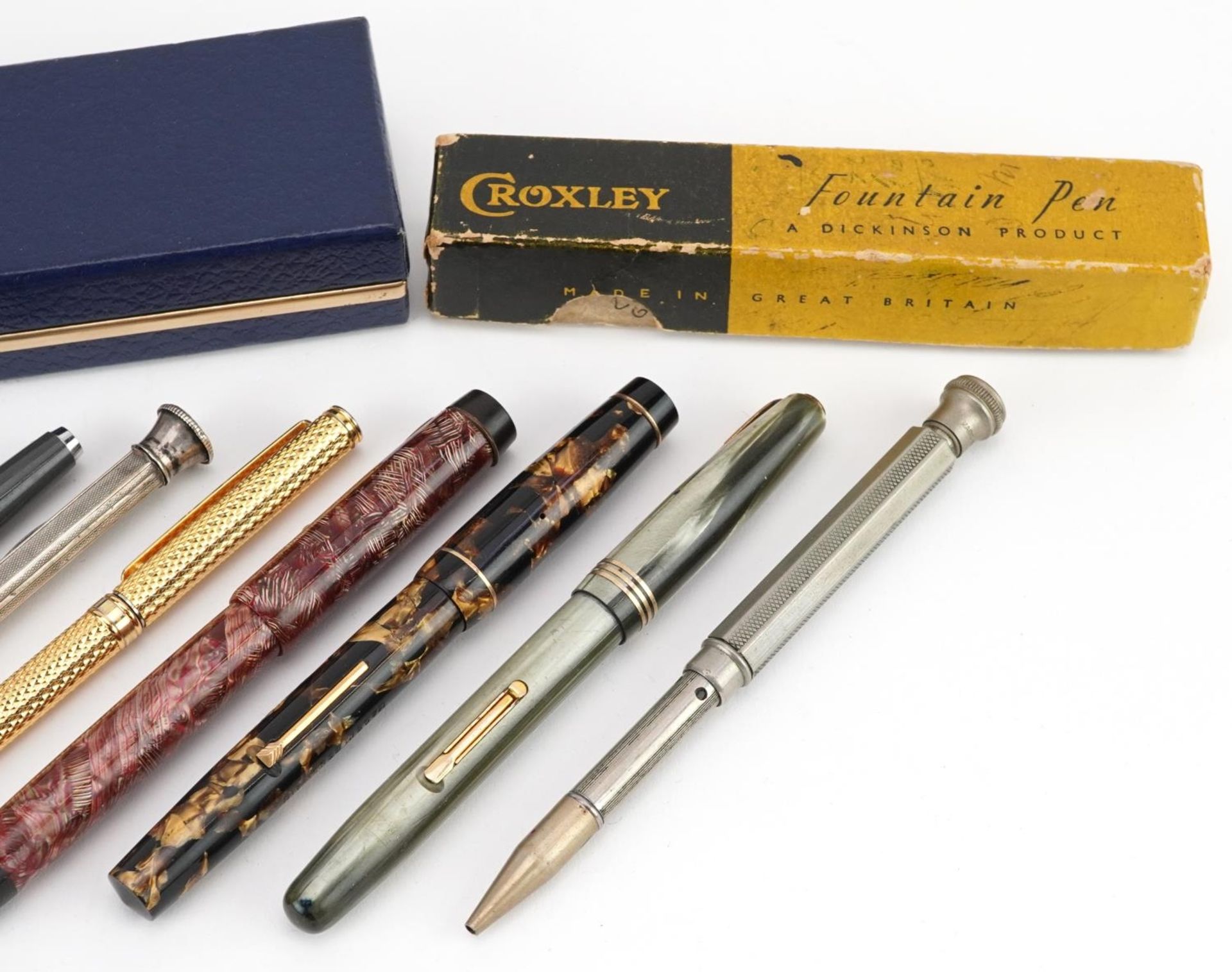 Vintage and later pens and pencils including red marbleised Parker Victory, brown marbleised - Image 3 of 4