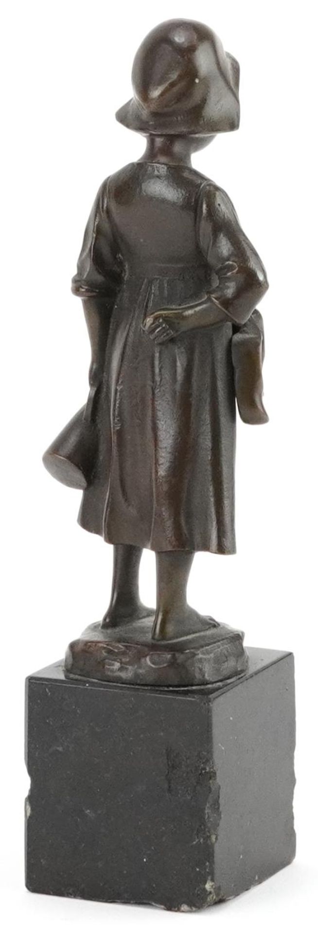 19th century patinated bronze statuette of a young girl holding a jug and pair of clogs raised on - Bild 2 aus 3