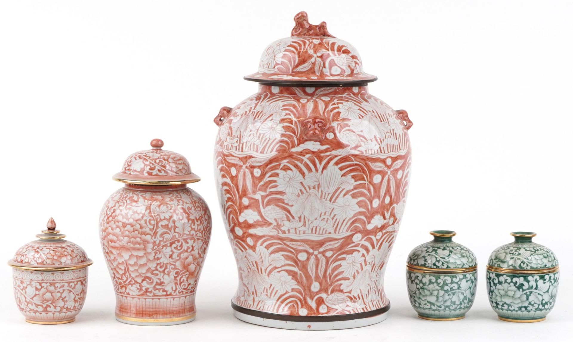 Thai porcelain including a large baluster jar and cover hand painted with cranes amongst water and - Bild 2 aus 7