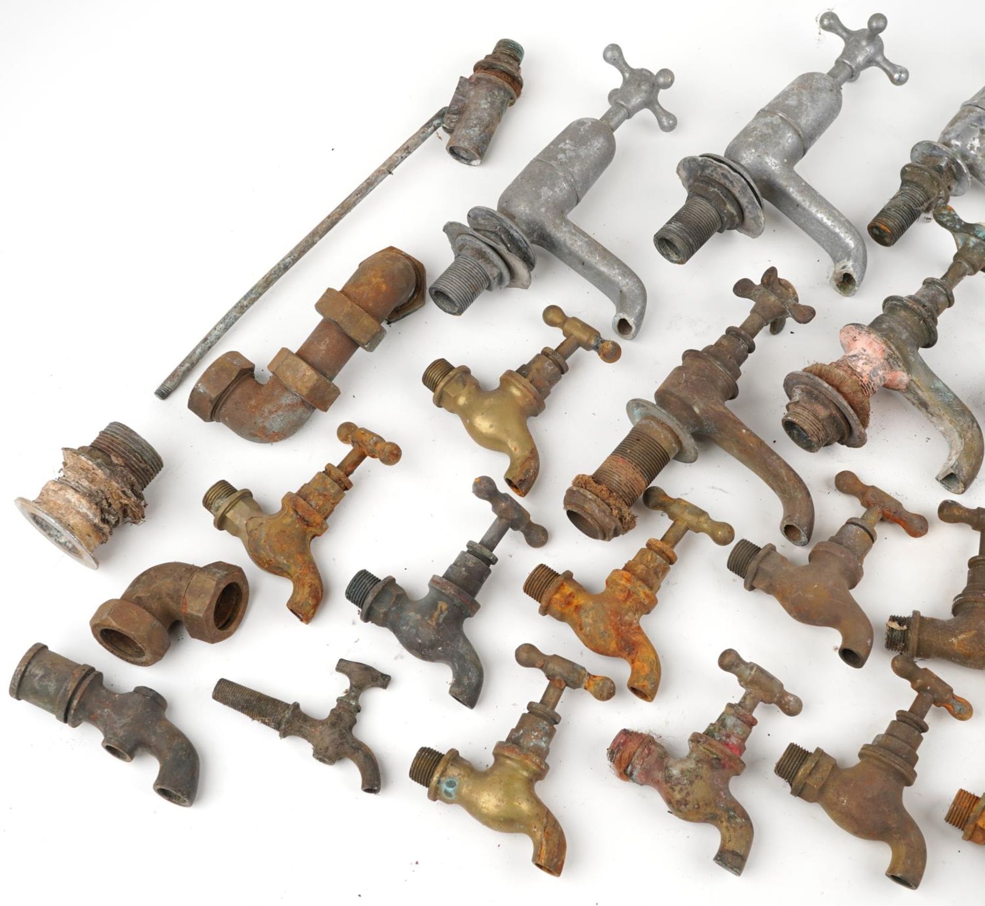 Collection of early 20th century brass and chromed taps - Bild 2 aus 3
