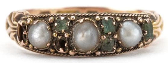 George V 15ct gold seed pearl and emerald ring with ornate setting, size P/Q, 2.0g