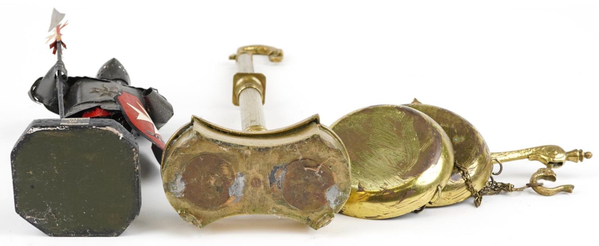 Pair of Victorian style brass pan scales with dolphins and a Maltese sculpture of a Knight, the - Bild 3 aus 3