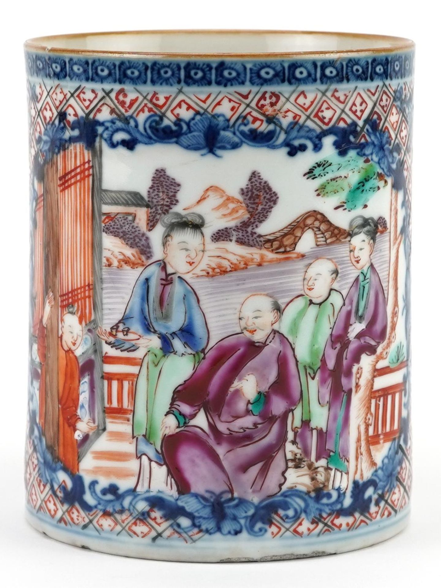 Chinese Mandarin porcelain tankard hand painted in the famille rose palette with figures in a palace - Image 2 of 7