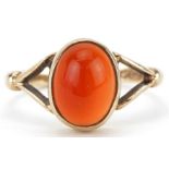 9ct gold cabochon carnelian ring with split shoulders, size E, 1.5g