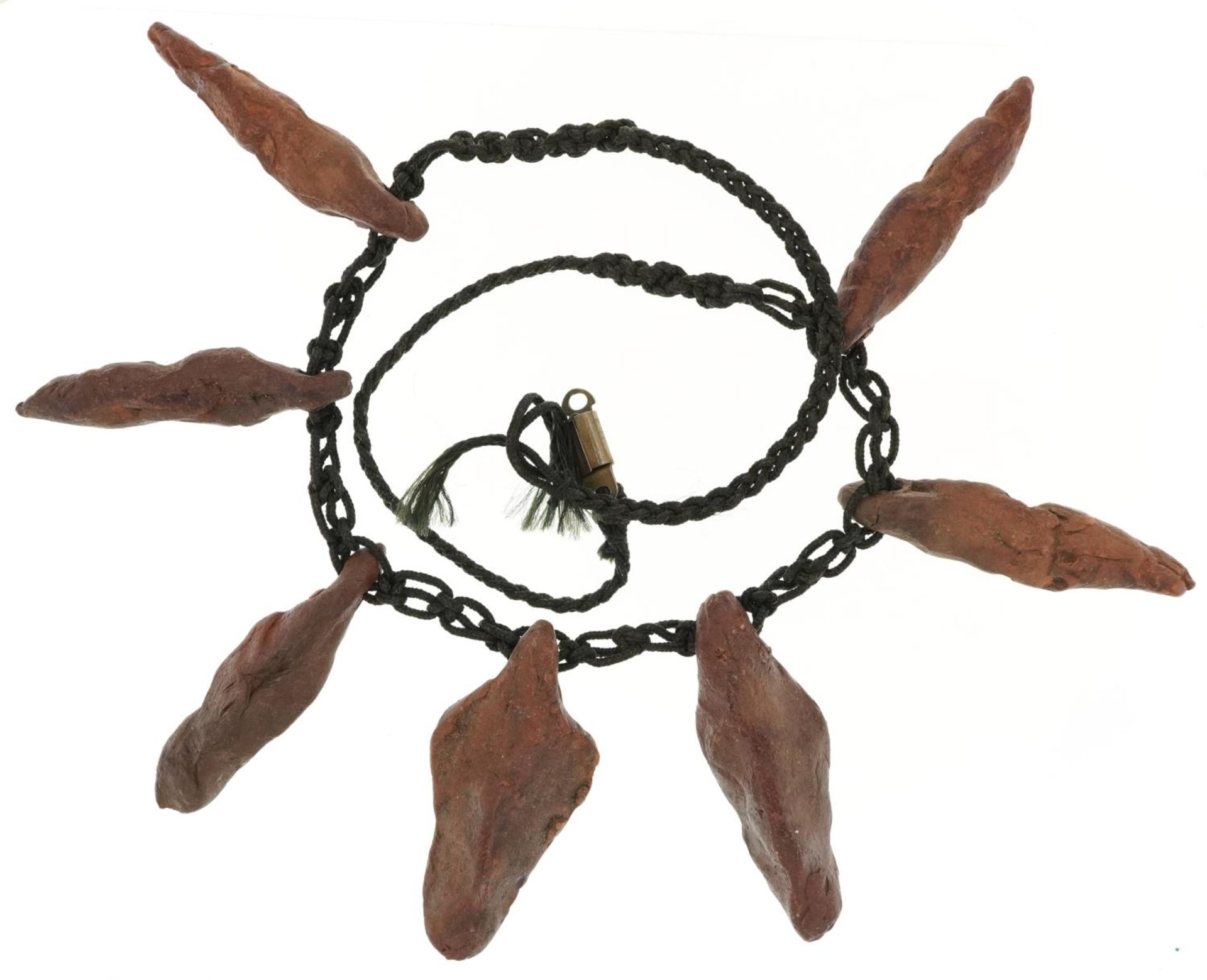 Tribal interest pottery figural necklace, 50cm in length - Bild 3 aus 3