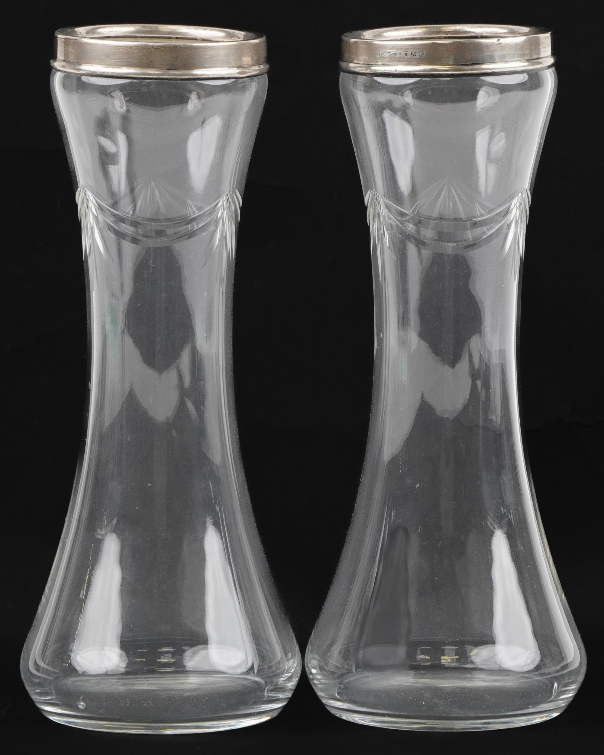 Pair of George V etched glass vases with silver collars, B M & Co maker's mark, London 1927, 20. - Image 2 of 6