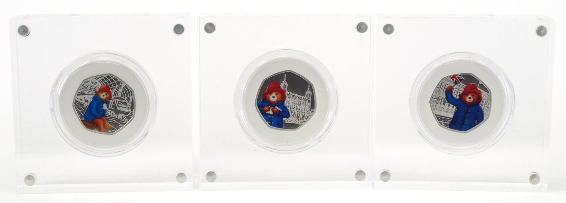 Three Paddington Bear silver proof fifty pence pieces by The Royal Mint, housed in Perspex slabs - Bild 2 aus 3