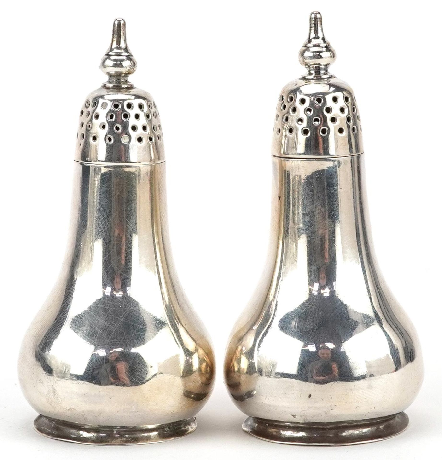 Atkin Brothers, pair of Art Nouveau silver casters housed in a James Ramsey Dundee velvet and silk - Bild 2 aus 6
